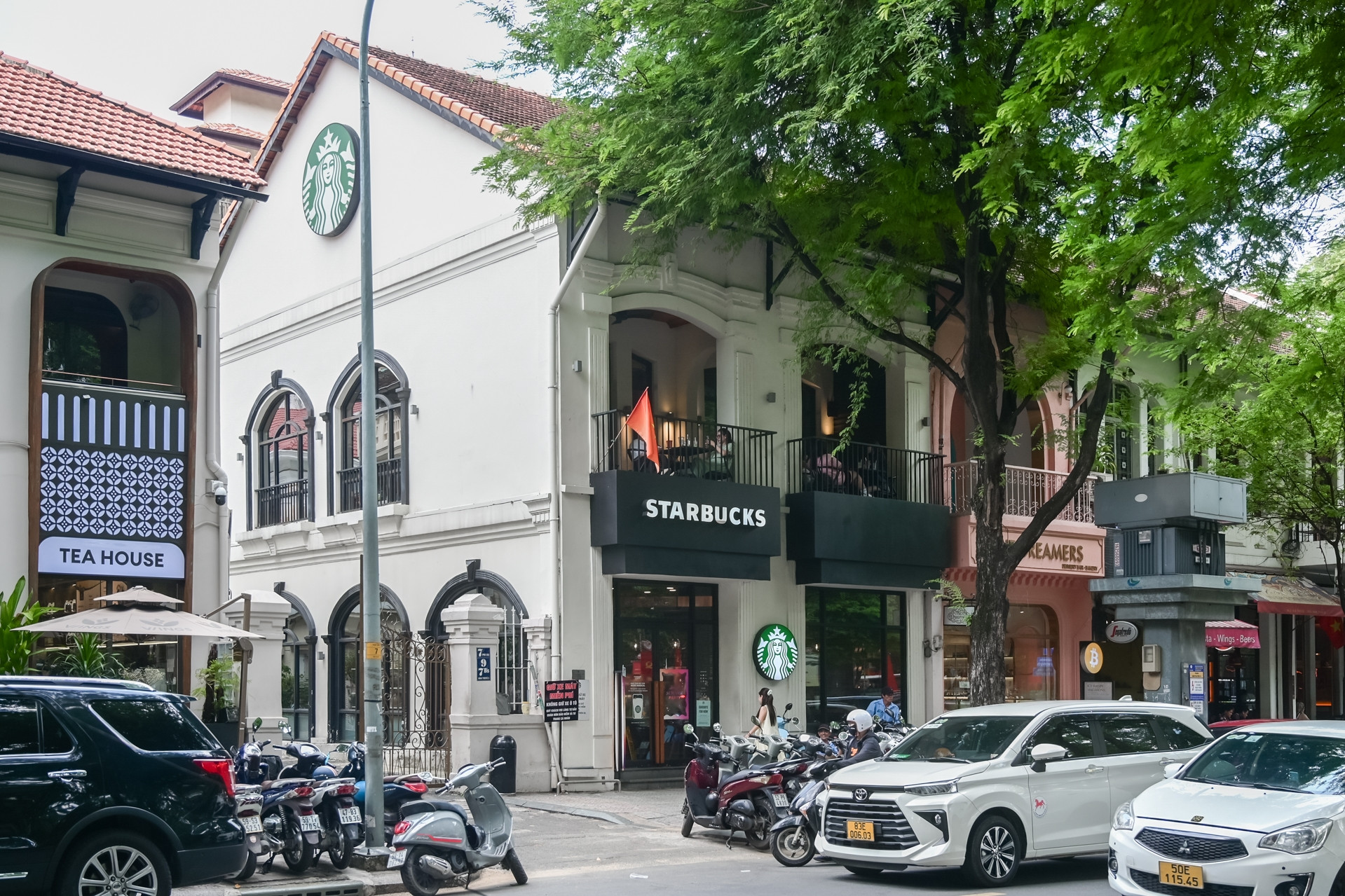 Cận cảnh quán cà phê Starbucks ở TPHCM giá thuê 8,4 tỷ đồng/năm sắp đóng cửa